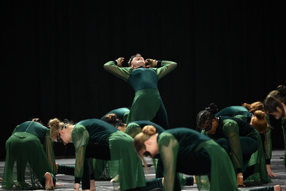 Hendersonville High School performing