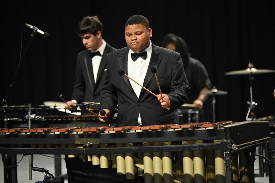 Muscle Shoals HS  performing
